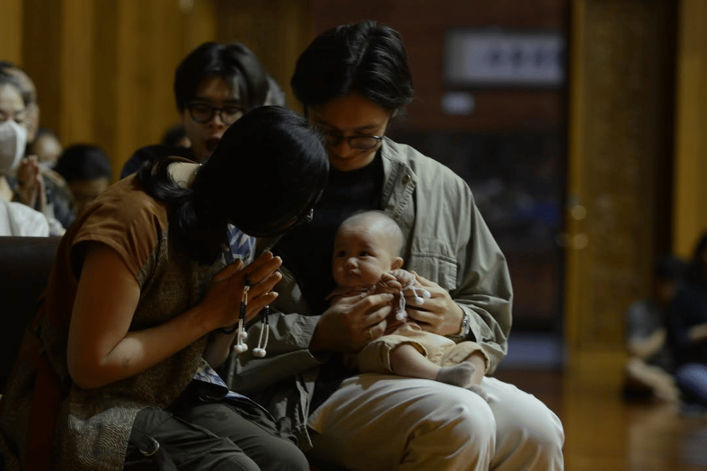 Foto Hari Pemberkatan Arya Anak Brandon Salim dan Dhika Himawan 7