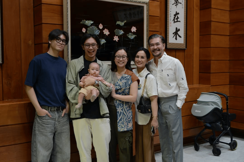 Foto Hari Pemberkatan Arya Anak Brandon Salim dan Dhika Himawan 2