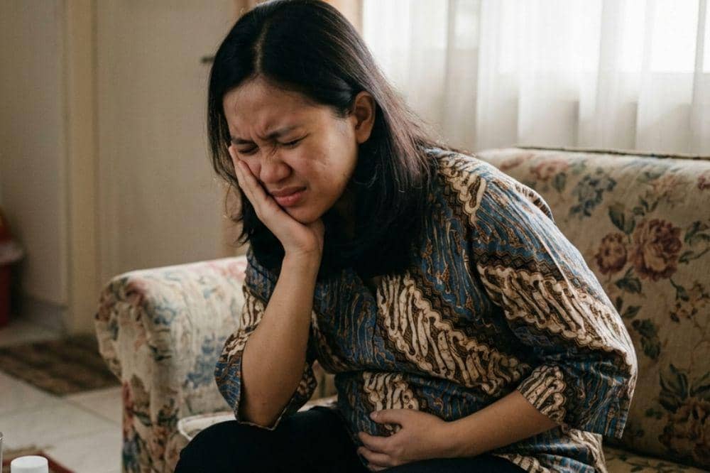 Risiko komplikasi kehamilan saat ibu hamil mengalami gigi berlubang