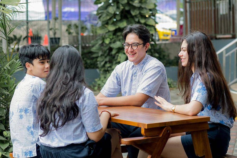 Siswa ACG School Jakarta sedang makan di kantin