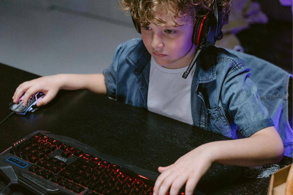 Tips Menghadapi Anak yang Suka Marah saat Bermain Game