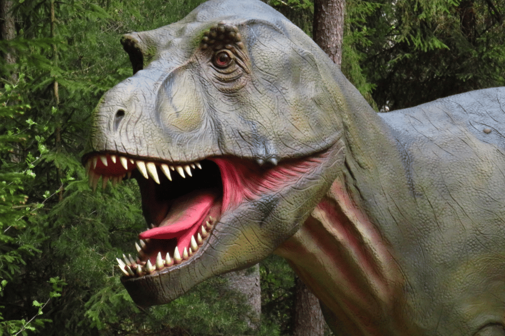 patung dinosaurus