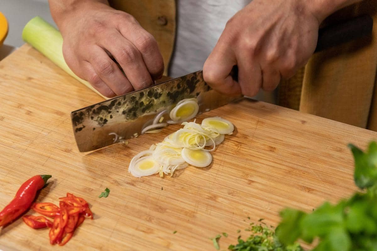 7 Tanaman yang Bisa Dipakai Masak, Ada Kemangi hingga Daun Kari