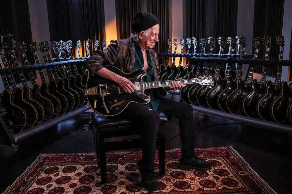Gitaris Rolling Stones Keith Richard Sambut Kelahiran Buyut Pertama (2).jpg
