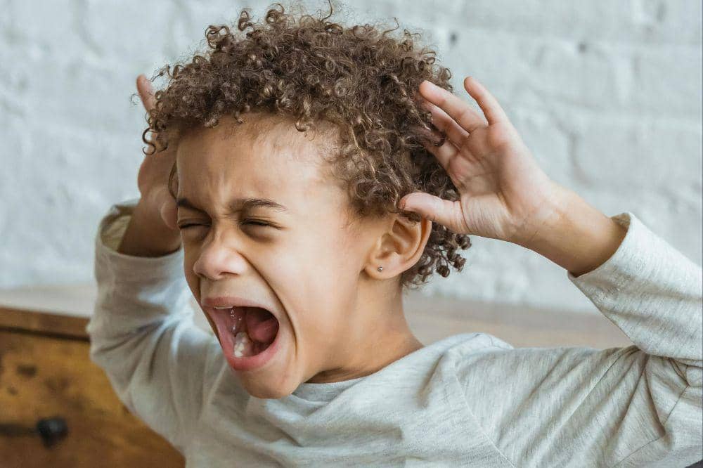 8 Alasan Anak Suka Merengek dan Cara Tepat Menanganinya!