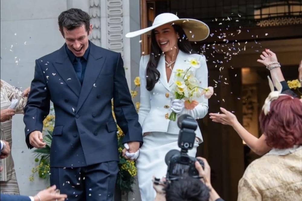 Penampilan Dua Lipa saat Menikah, Klasik dan Minimalis