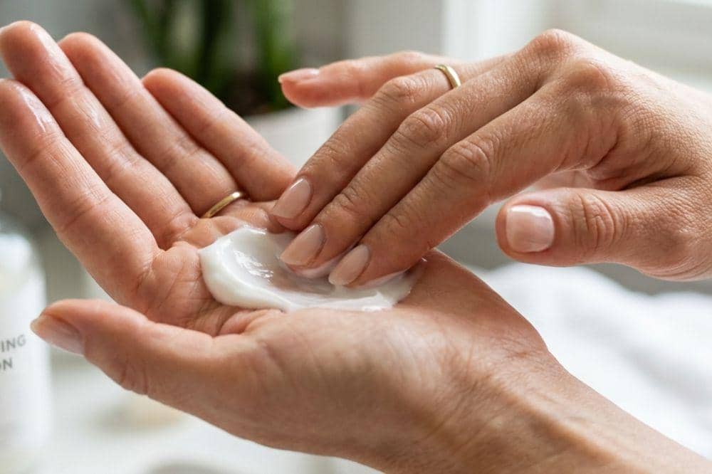 Jaga kelembapan kulit secara rutin