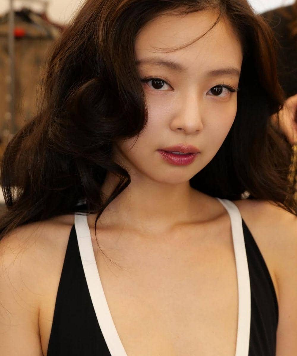 Intip Detail Mewah Look Jennie BLACKPINK di Chanel Métiers d'art 2026 4.jpg