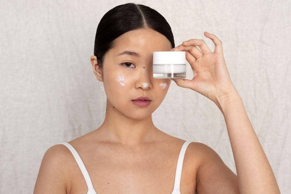 Apa Itu White Cast_ Ini Cara Mengatasinya Agar Sunscreen Nggak Abu-Abu! 3.jpg