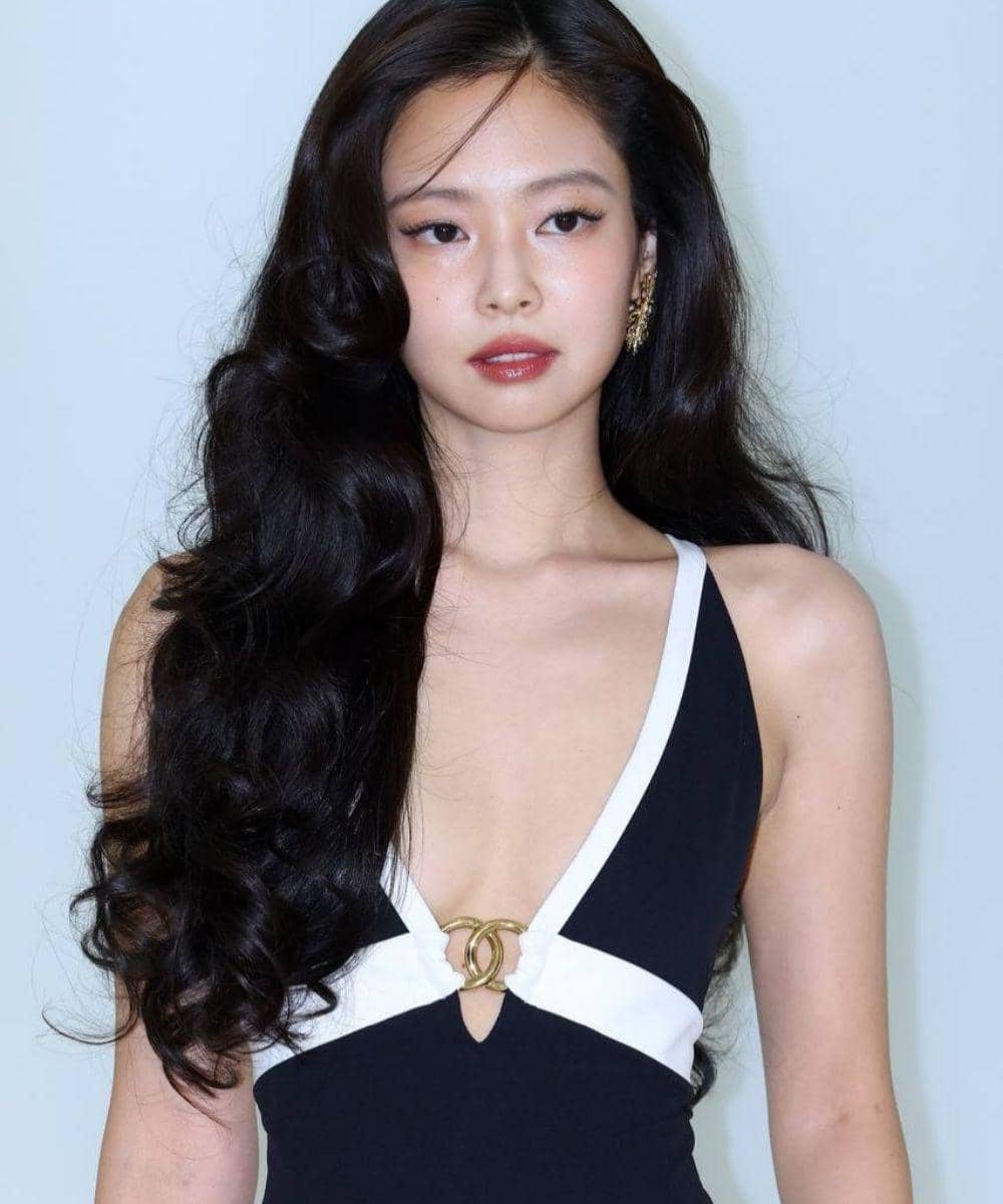 Intip Detail Mewah Look Jennie BLACKPINK di Chanel Métiers d'art 2026 3.jpg