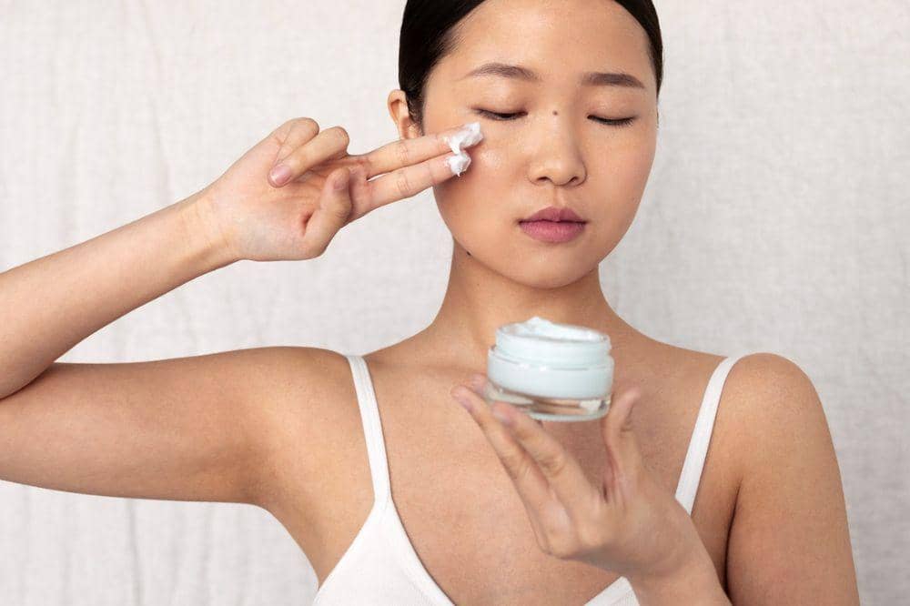 Apa Itu White Cast_ Ini Cara Mengatasinya Agar Sunscreen Nggak Abu-Abu!5.jpg