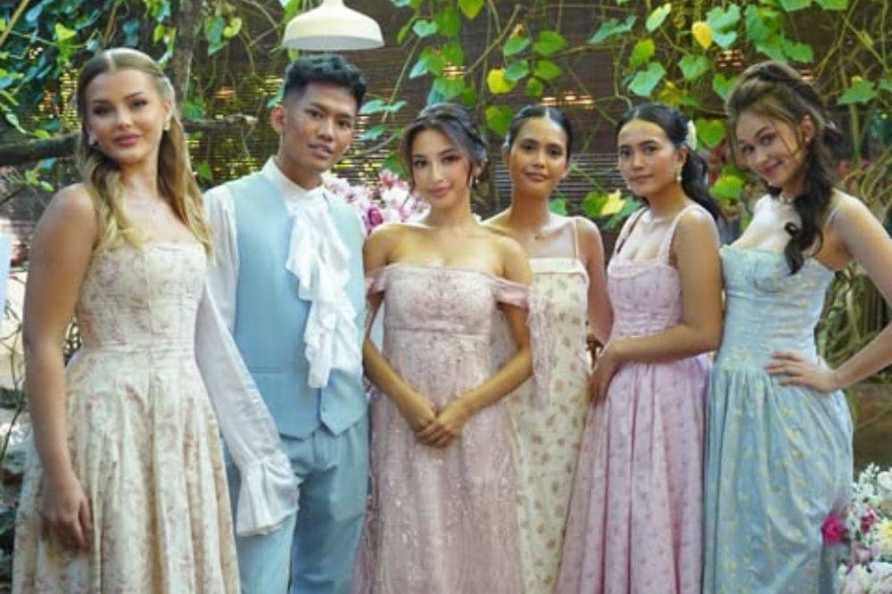 Profil Bridesmaid Jennifer Coppen dan Justin Hubner, Hadiahnya Mewah