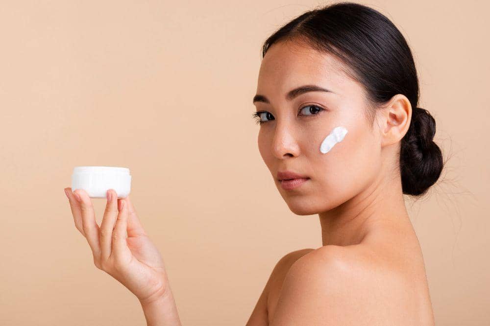 Apa Itu White Cast_ Ini Cara Mengatasinya Agar Sunscreen Nggak Abu-Abu! 4.jpg
