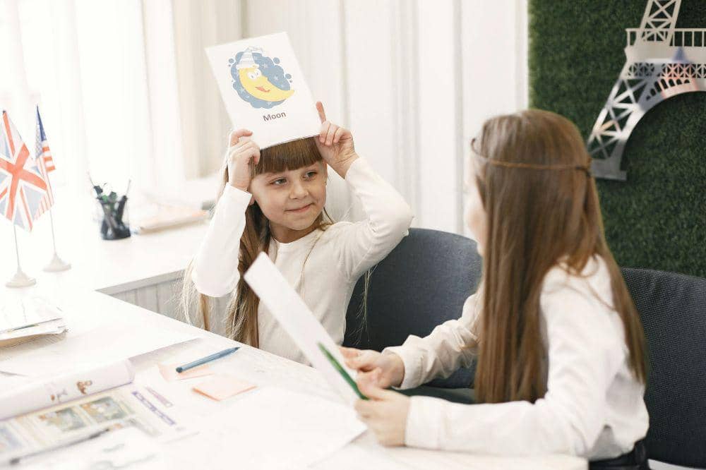 Belajar bahasa asing dapat mencerdaskan otak anak