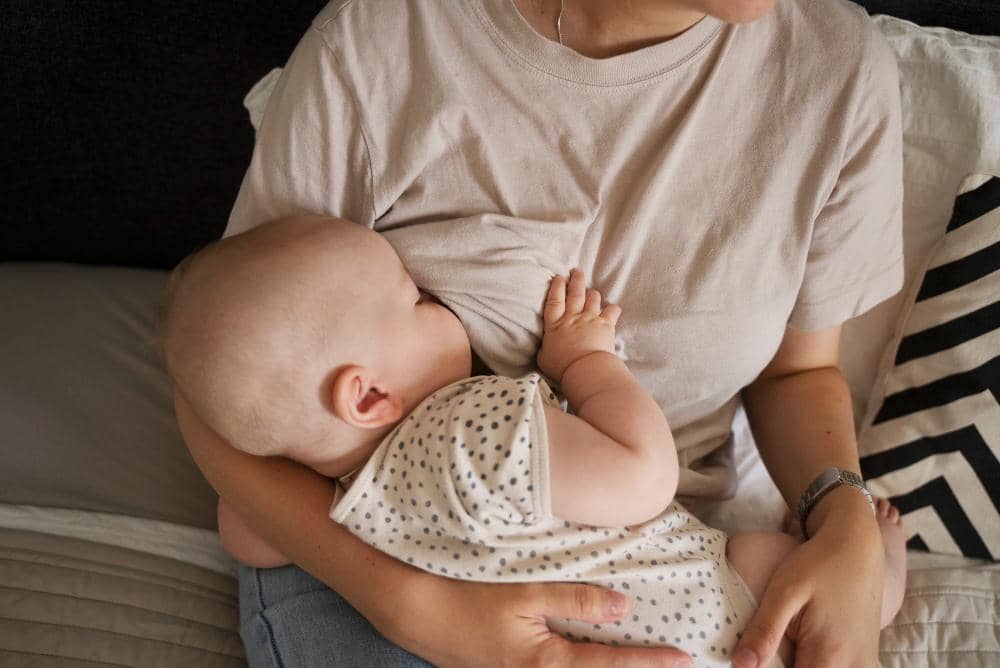 Penyebab Bayi Menyusu Sepanjang Malam dan Cara Mengatasinya