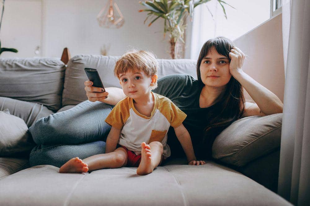 Aturan screen time maksimal 1 jam untuk anak usia 3-4 tahun
