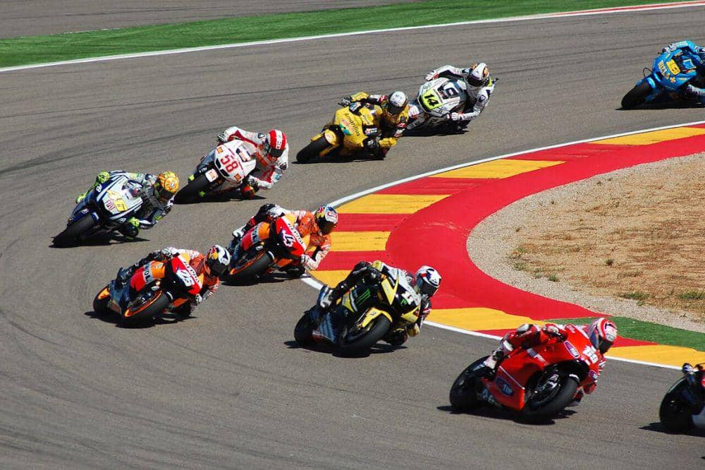 Mengenal Highside dan Lowside pada MotoGP 4.jpg