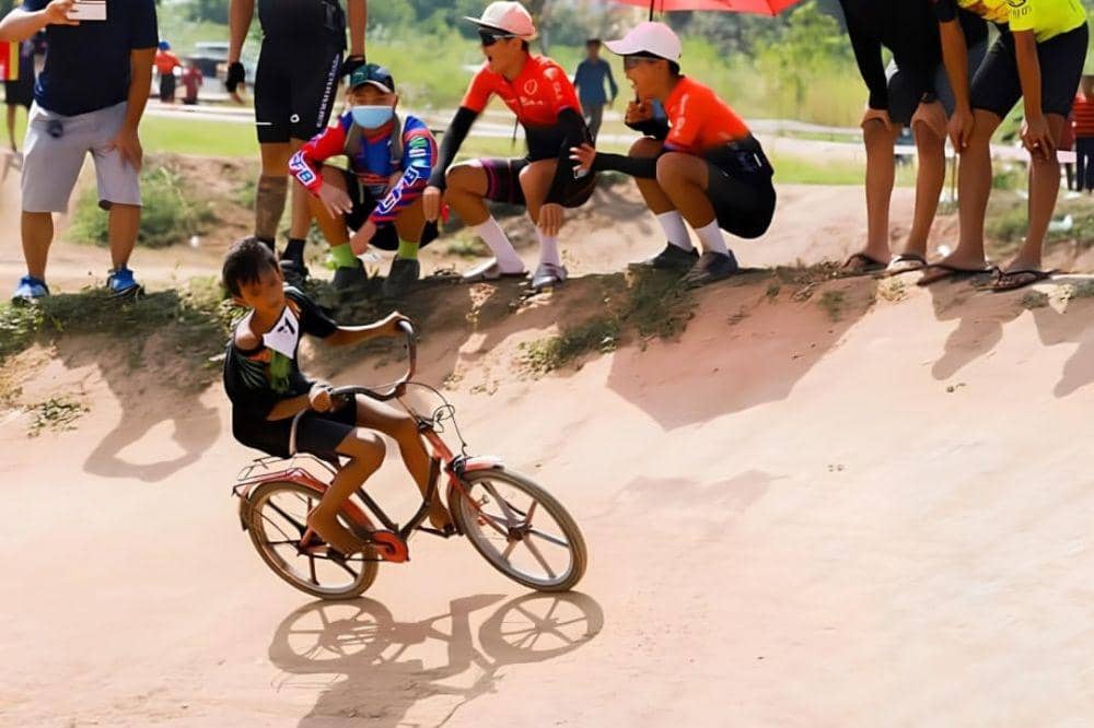 Pech Theara remaja 13 tahun asal Kamboja yang dilirik Khmer Cycling Federation