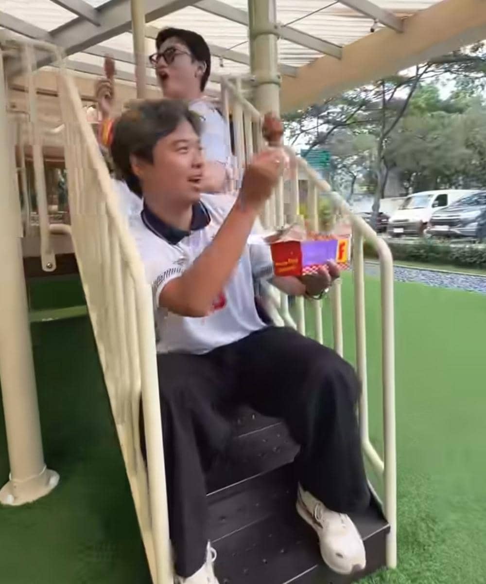 Tempat makan ramah anak di Jakarta Barat Naked Papa