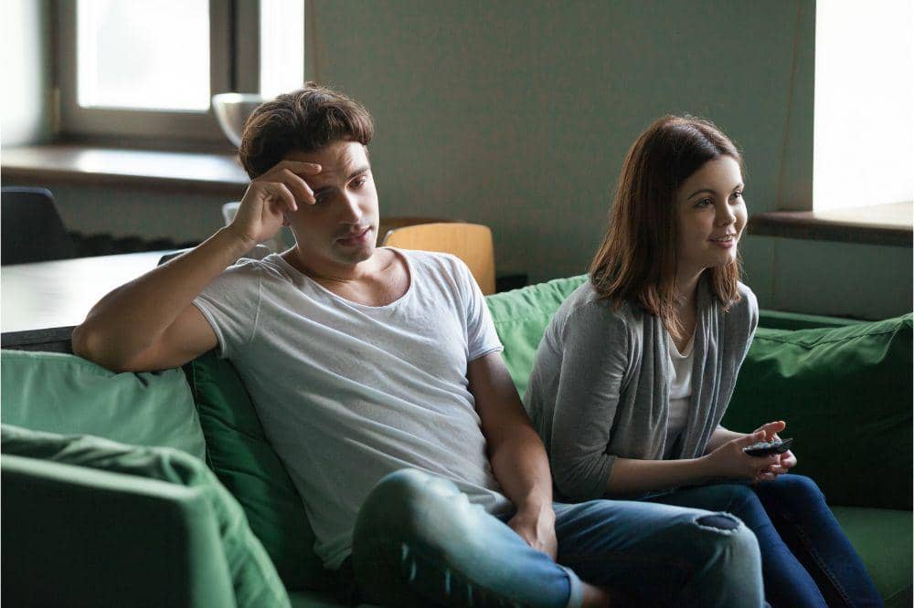 7 Kekurangan Menikah dengan Pasangan Introvert