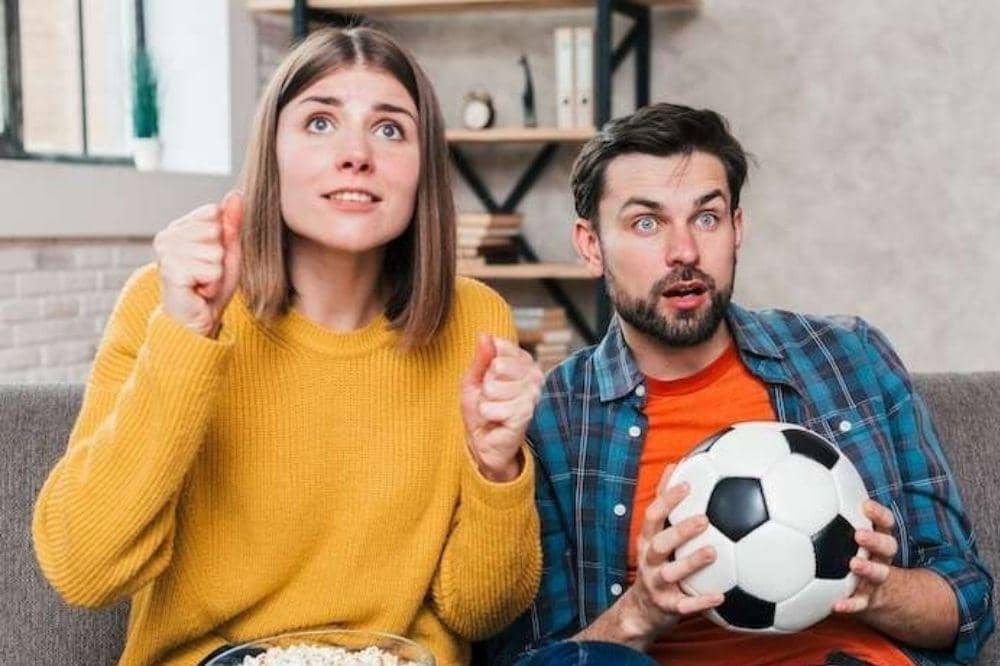 5 Penyebab Bertengkar dengan Pasangan Saat Nonton Bola.1.jpg
