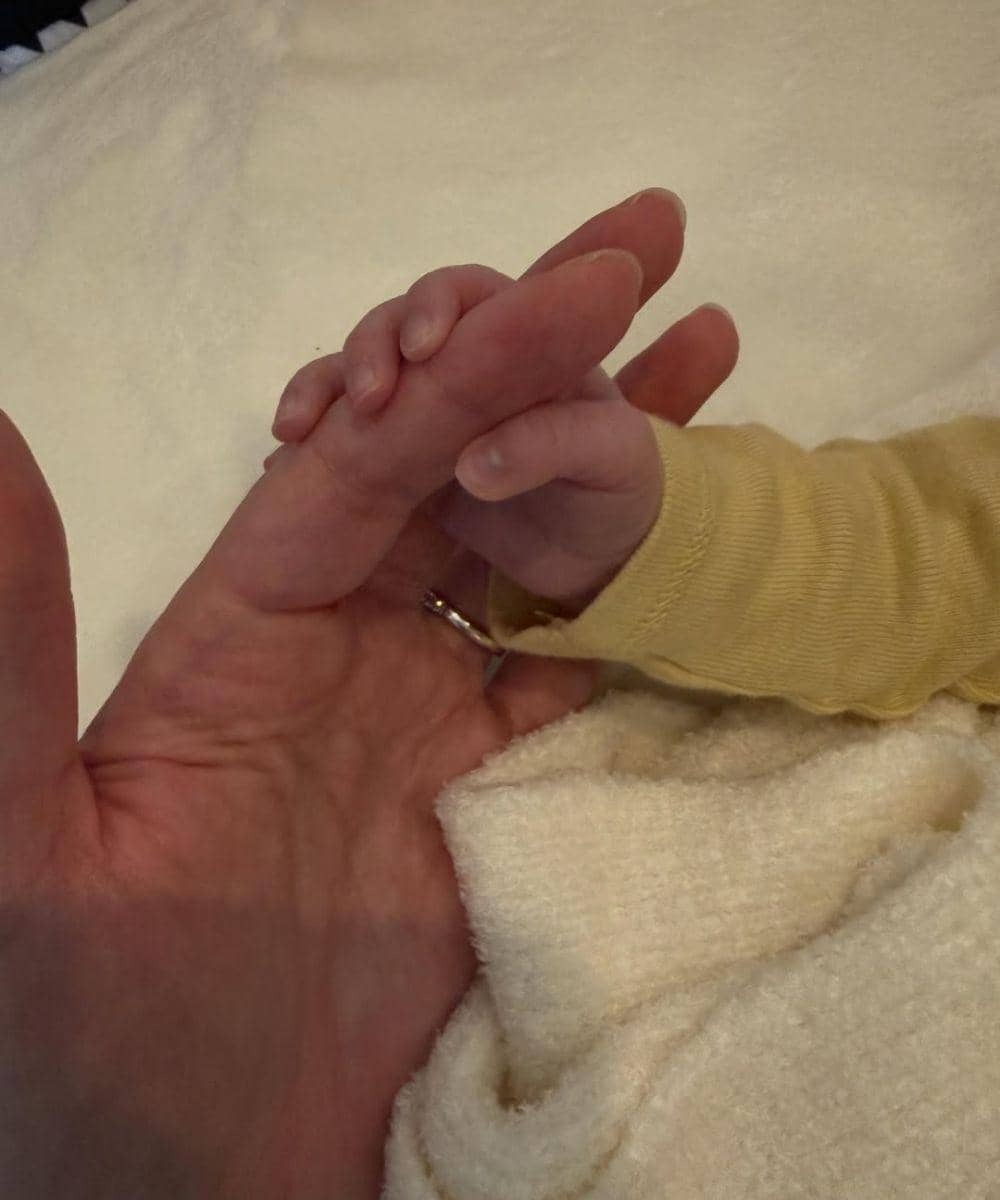 Hailee Steinfeld Ceritakan Perjalanan Postpartum, Fokus ke Diri Sendiri! 2.jpg
