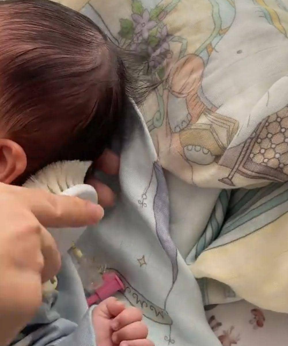 Sisir rambut Baby Kian


