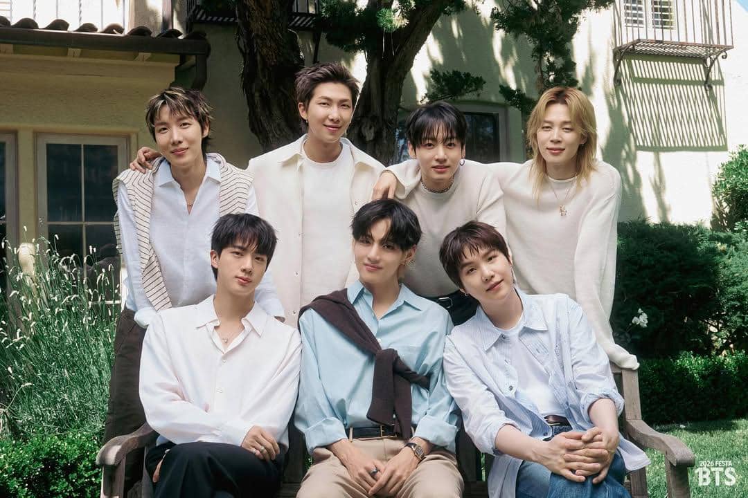 7 Potret Terbaru BTS Bergaya Clean Look, Rayakan 13 Tahun Bersama