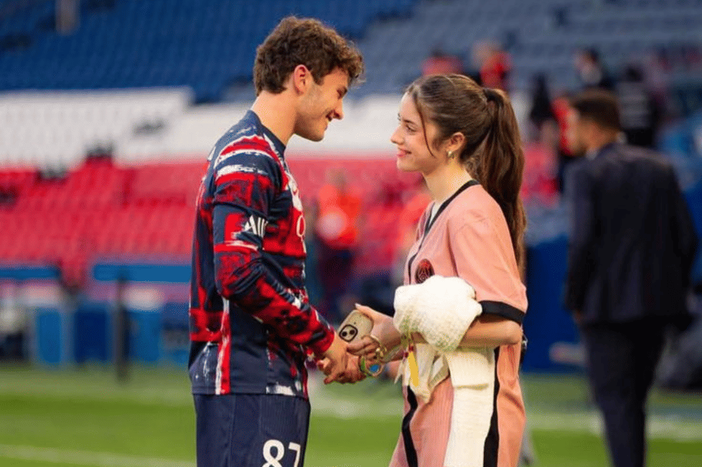 Dari Tribun ke Spotlight, Asal Usul WAGs dalam Sepak Bola