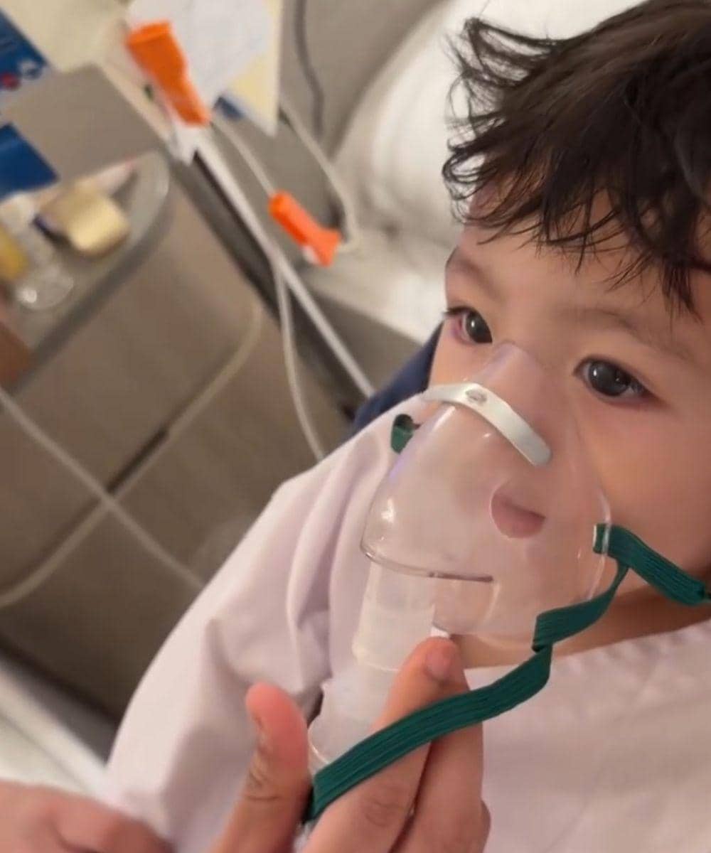 Baby Andrew menjalani terapi uap