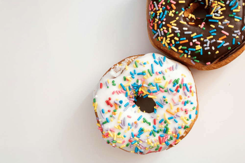 Donat dengan topping warna warni