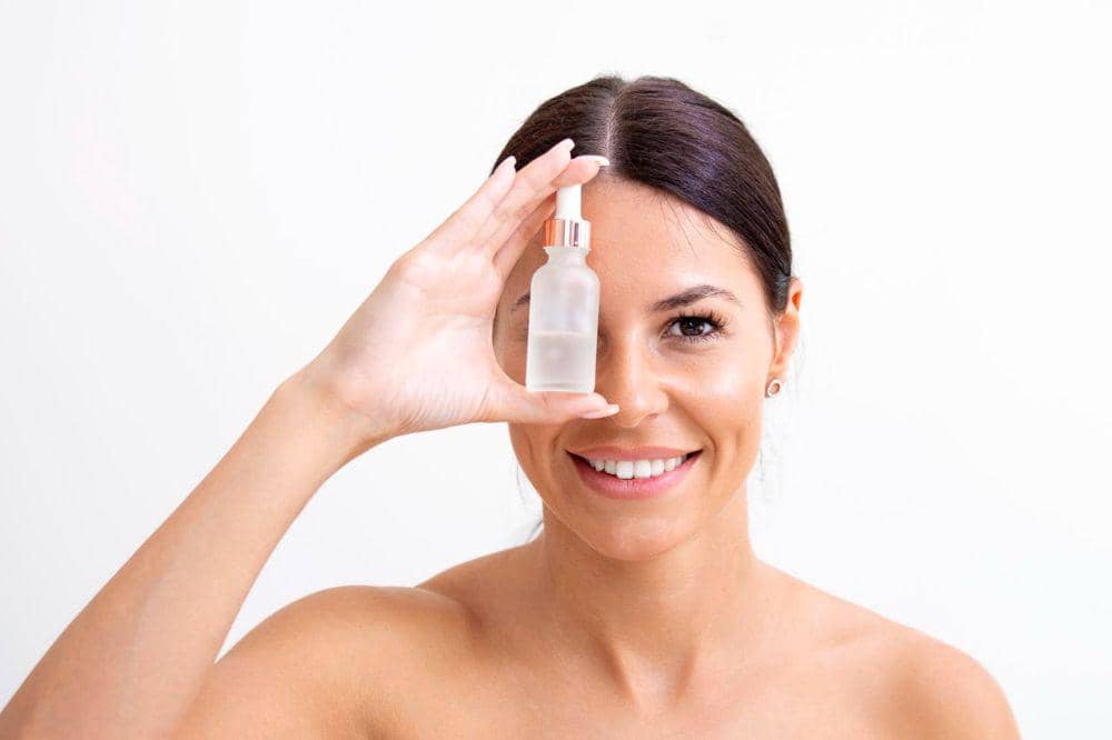 Ini Waktu Terbaik Pakai Serum Sesuai Kandungannya, Jangan Salah!