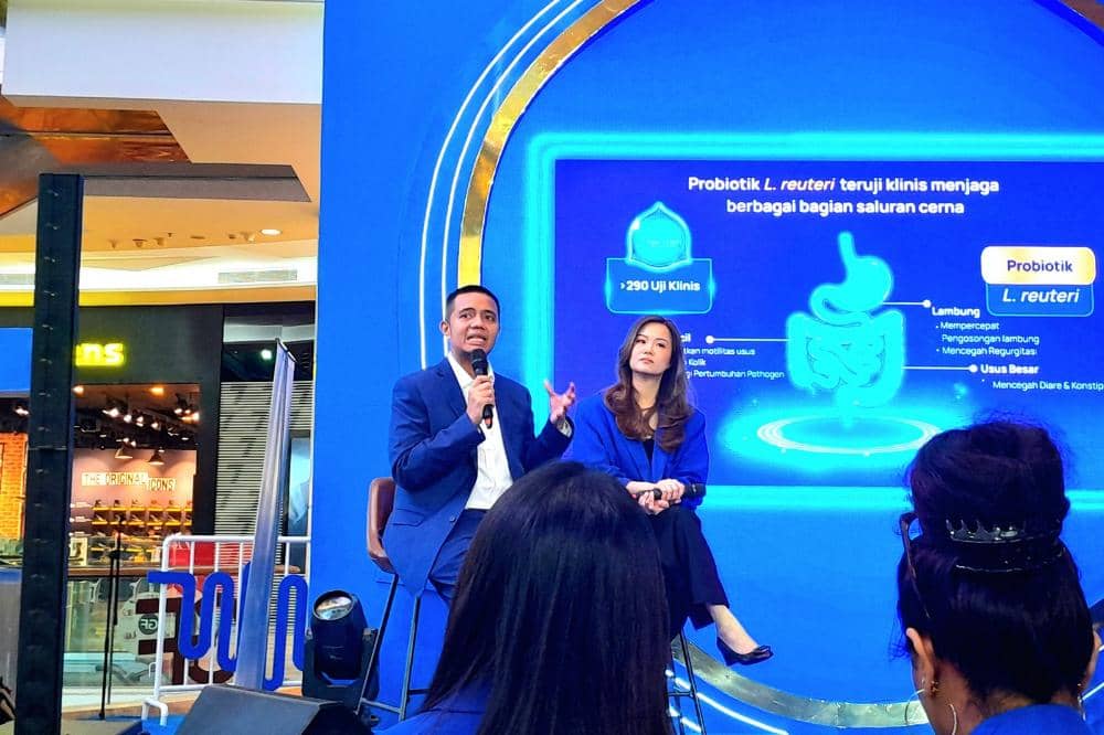Pemaparan materi oleh dr. Miza Afrizal Azwir dalam acara LACTOGROW Digestion Expert Lab