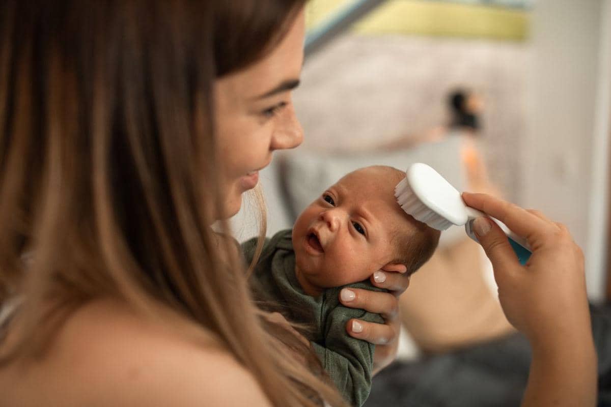 5 Bagian Tubuh Bayi yang Sering Terlewat Dibersihkan