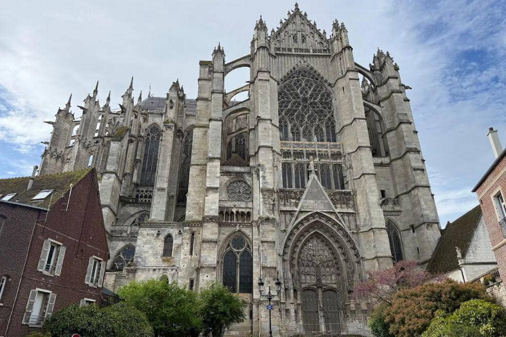 Daftar Katedral Terbesar di Dunia 11.jpg