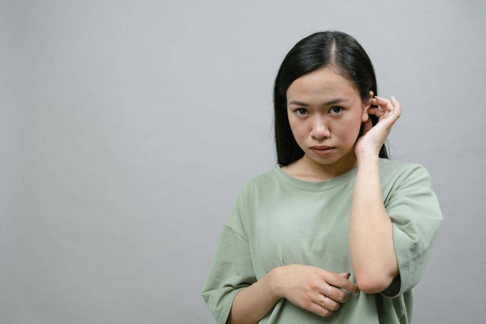 4 Cara Mengeluarkan Kotoran Telinga Tanpa Dikorek