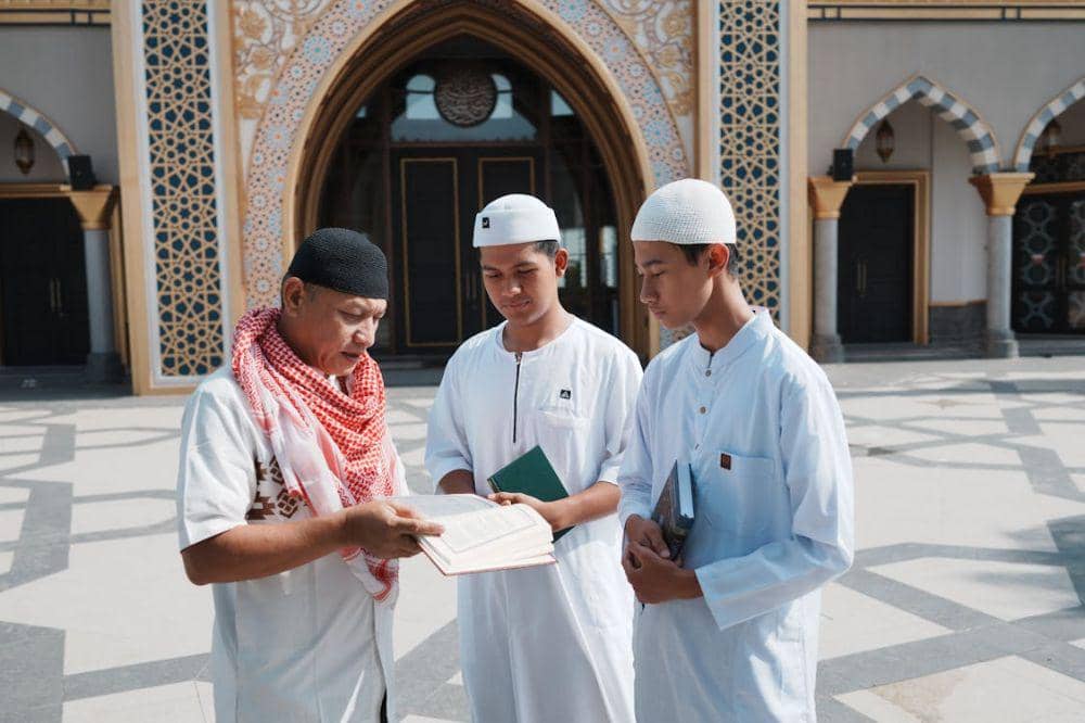 Arti Mimpi Salat Sholat Berjamaah di Masjid 5