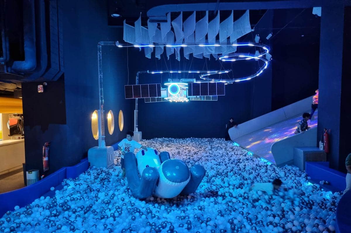 Wonderlab Indoor Playground Futuristik dan Imersif Baru di Mal Jakarta, Seru!