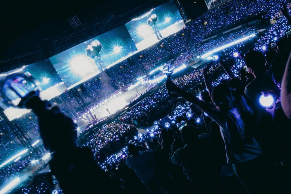 Para fans saat di konser BTS