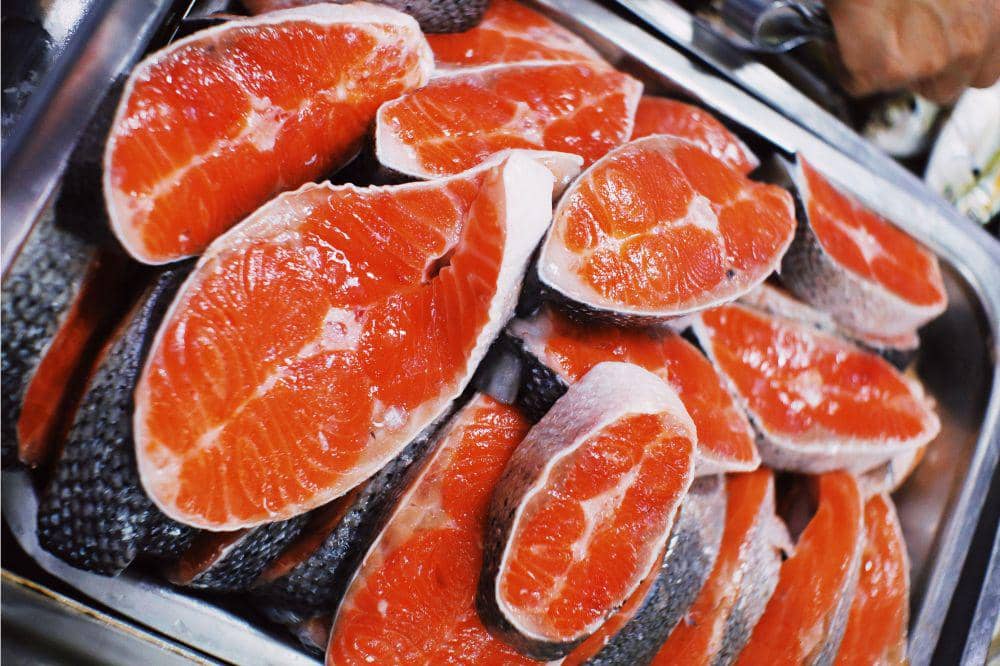 Ikan salmon sebagai superfood yang baik untuk perkembangan otak anak