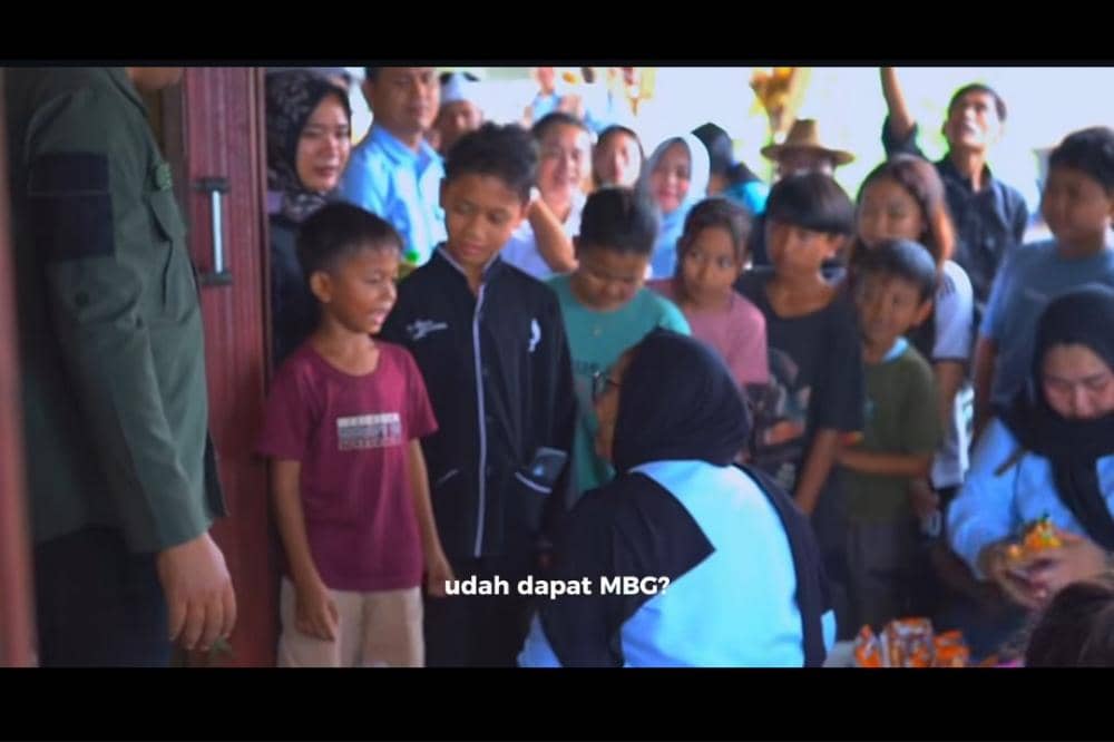 Nanik Sudaryanti Deyang saat menyambangi sekolah untuk membagikan MBG