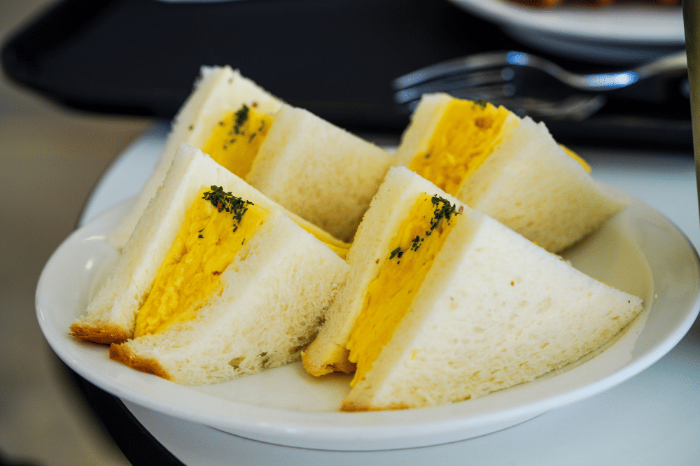 Sandwich dengan isian telur