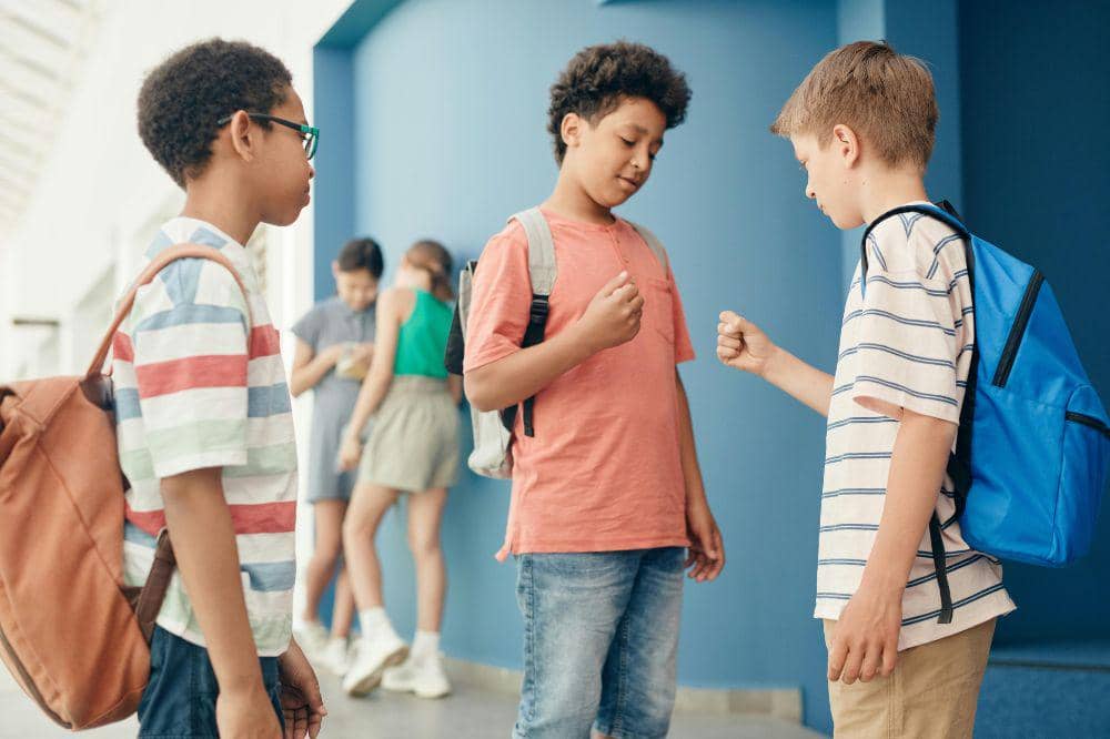 Tida memaksa anak untuk berubah agar diterima