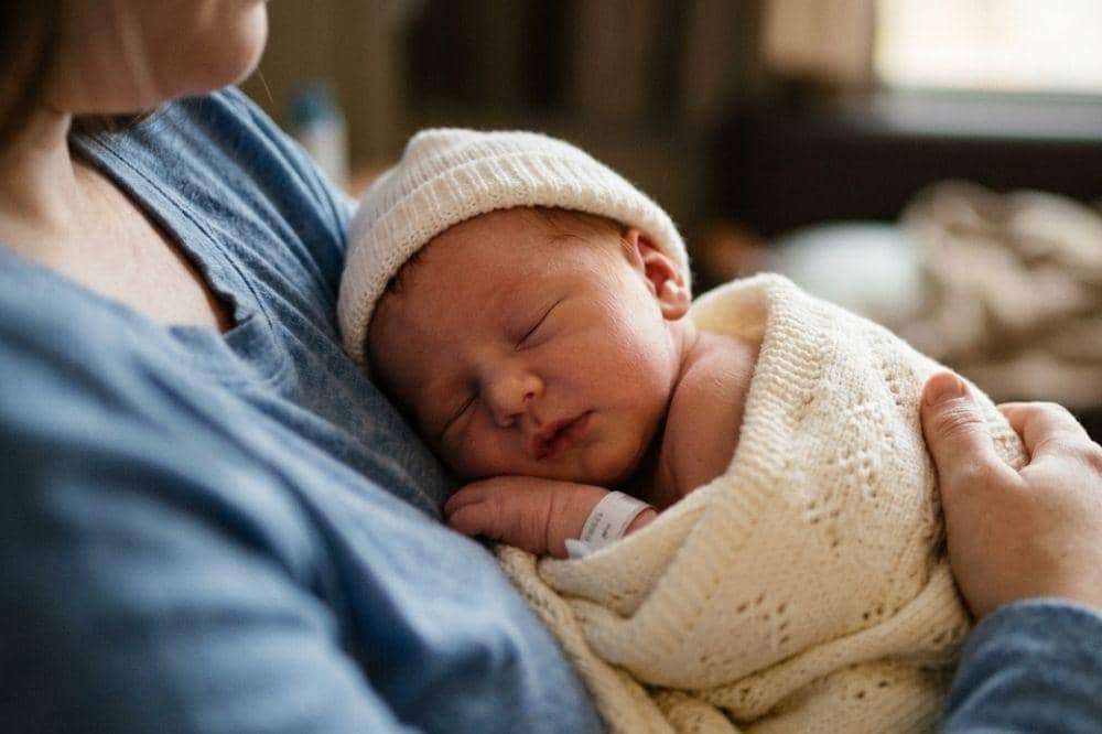  Tidur dekat orangtua bantu perkembangan saraf dan otak bayi