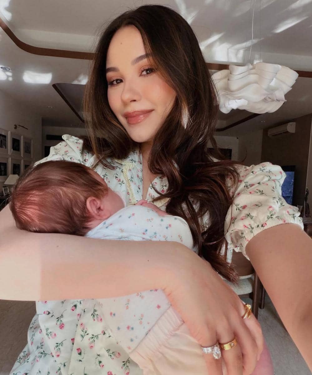 Selfie Alyssa Daguise dengan anaknya
