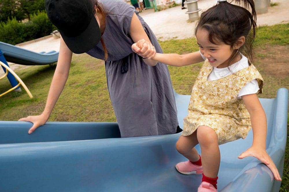 Alasan Tidak Memaksa Anak untuk Berbagi Menurut Terapis
