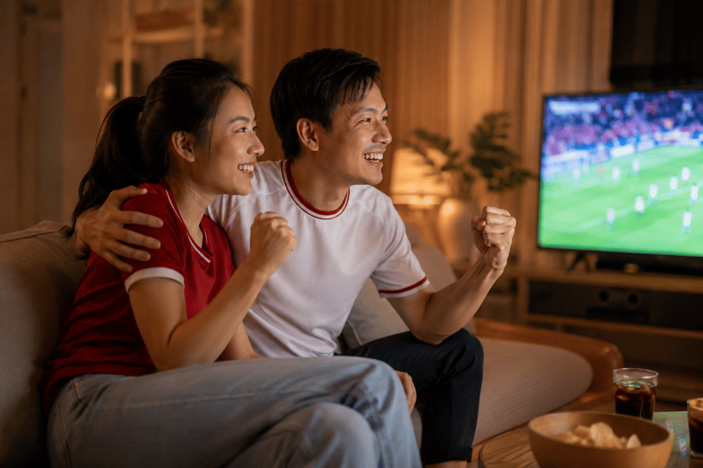 Nobar Bola Bareng Pasangan, Benarkah Bisa Membuat Hubungan Langgeng?