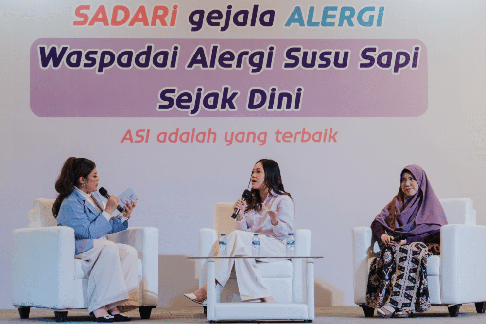 Momfluencer sedang memberikan pengalamannya