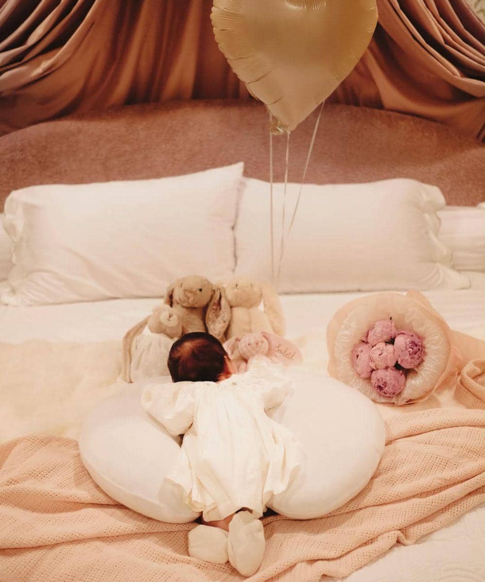 Baby Soleil tertidur pulas selama pemotretan