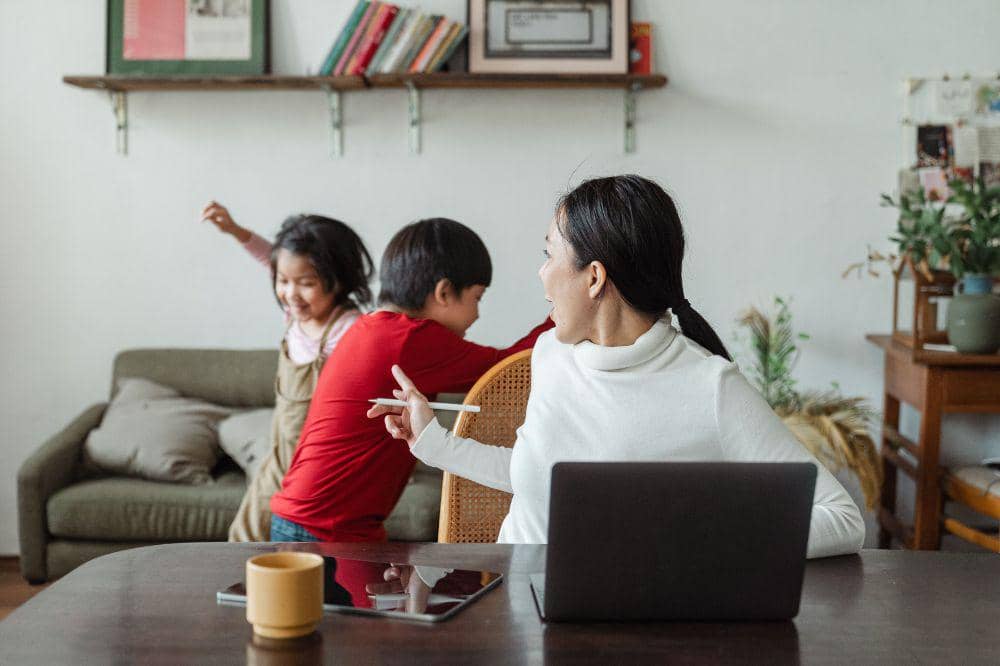 Mitos Gentle Parenting: Membiarkan anak melakukan hal semaunya